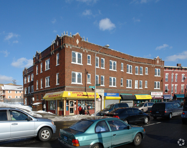 254 Albany Avenue, Apt #B4